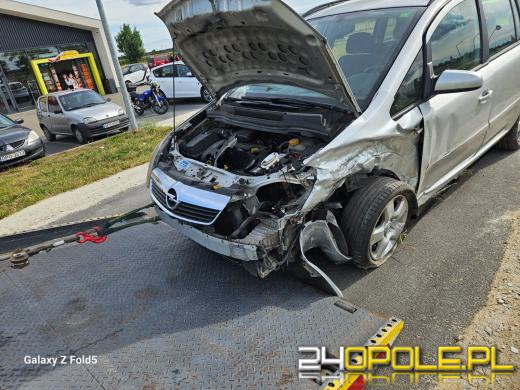 Wypadek na DK45 w Jełowej - dwie osoby w szpitalu