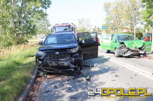 Zderzenie czterech aut na ul. Wrocławskiej. Dwie osoby w szpitalu