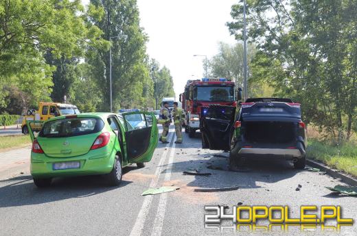 Zderzenie czterech aut na ul. Wrocławskiej. Dwie osoby w szpitalu