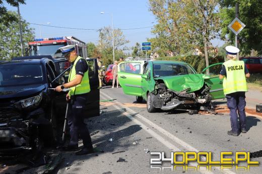 Zderzenie czterech aut na ul. Wrocławskiej. Dwie osoby w szpitalu