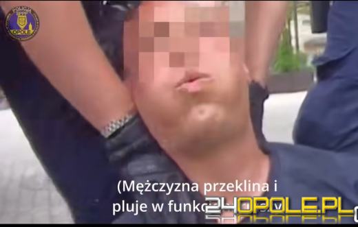 Opole: Agresywny mężczyzna pluł na policjantów, wyzywał i próbował się samookaleczyć WIDEO 