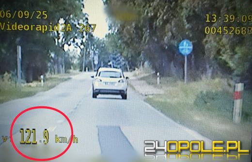  70-latek pędził przez miasto, mając 121 km/h na liczniku