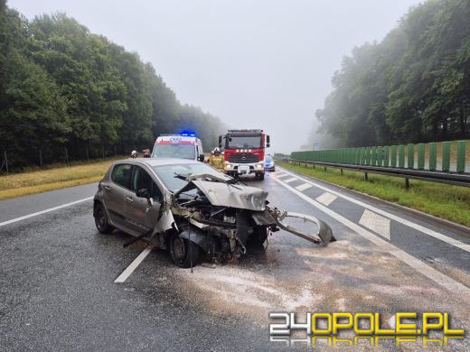 Wypadek na A4 w kierunku Wrocławia - auto uderzyło w bariery