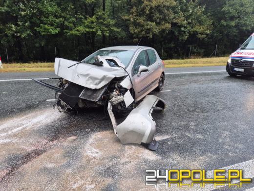 Wypadek na A4 w kierunku Wrocławia - auto uderzyło w bariery