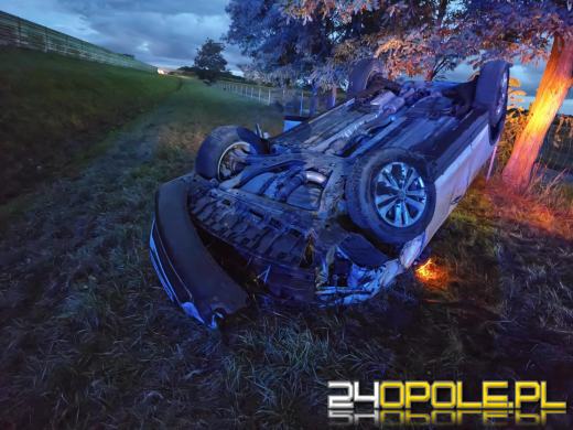 Dachowanie samochodu na A4. Jedna osoba w szpitalu