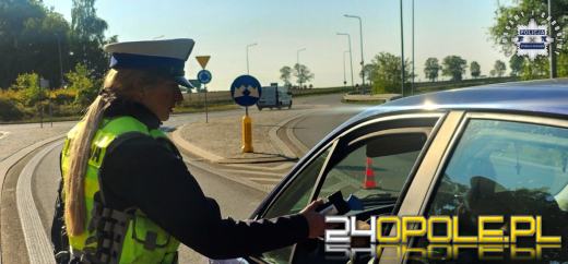 Jechał skodą z wydrukowaną tablicą rejestracyjną, pod wpływem alkoholu i z narkotykami