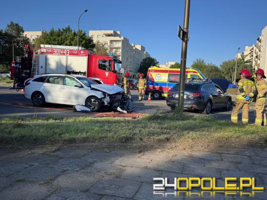 Wypadek na skrzyżowaniu ulic Witosa z Sosnową. Jedna osoba w szpitalu