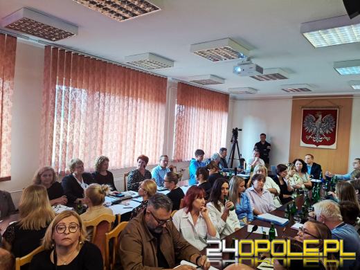 Szkoła w Żyrowej zagrożona likwidacją? Mieszkańcy protestują, władze analizują sytuację