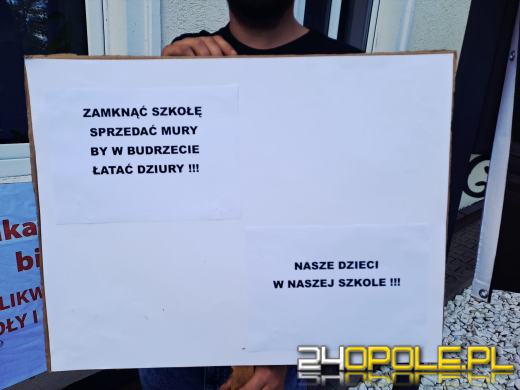 Szkoła w Żyrowej zagrożona likwidacją? Mieszkańcy protestują, władze analizują sytuację