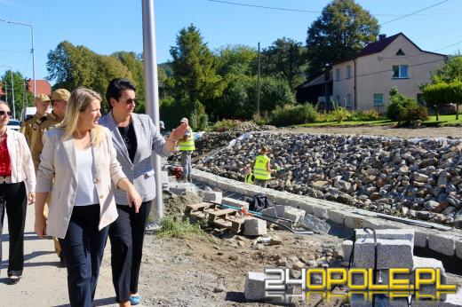 Odbudowa po powodzi w Głuchołazach: Rządowe wsparcie przywraca bezpieczeństwo mieszkańcom