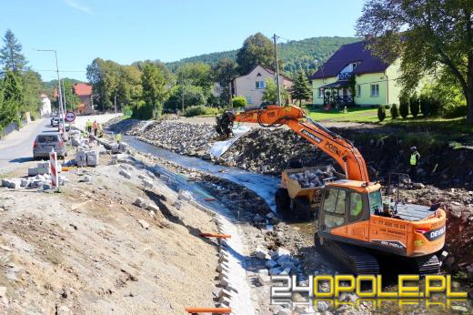 Odbudowa po powodzi w Głuchołazach: Rządowe wsparcie przywraca bezpieczeństwo mieszkańcom