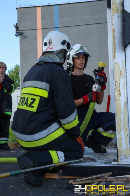 Młodzieżowa Drużyna Pożarnicza z Dębskiej Kuźni szkoli się w ratownictwie