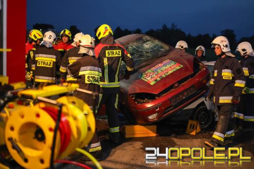 Młodzieżowa Drużyna Pożarnicza z Dębskiej Kuźni szkoli się w ratownictwie