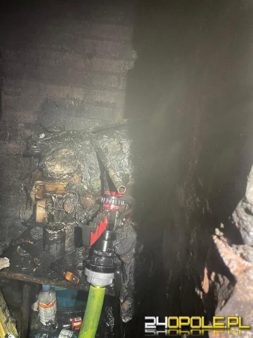 Pożar piwnicy przy ul. Broniewskiego w Kędzierzynie-Koźlu. Jedna osoba poszkodowana