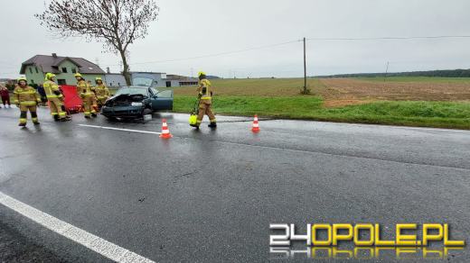 Groźny wypadek na DK40. Jeden z poszkodowanych w ciężkim stanie