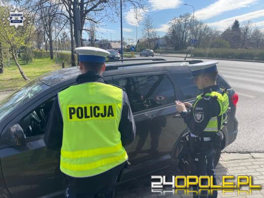 Kierowca bez uprawnień "wpadł" przez niesprawne oświetlenie pojazdu