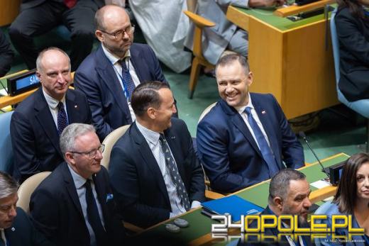 Nowy lider i niespodziewany awans. Wrześniowy sondaż zaskakuje wynikami