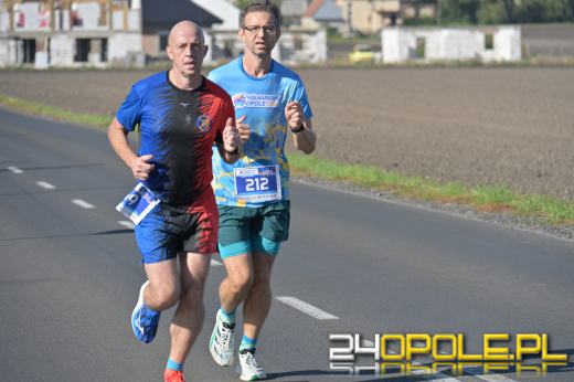 Ponad 1000 uczestników Półmaratonu Opole 2025 przebiegło ulicami Opola (WIDEO)