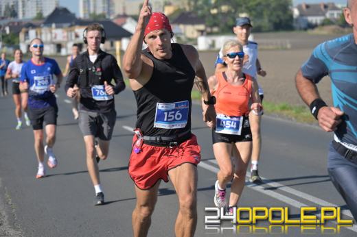 Ponad 1000 uczestników Półmaratonu Opole 2025 przebiegło ulicami Opola (WIDEO)