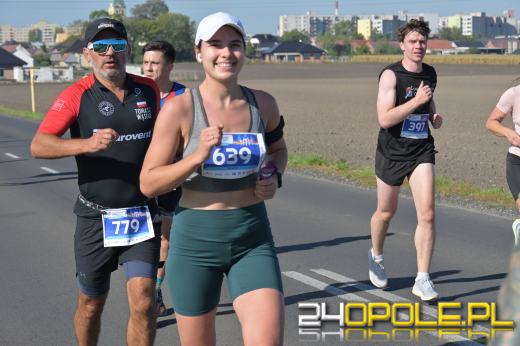 Ponad 1000 uczestników Półmaratonu Opole 2025 przebiegło ulicami Opola (WIDEO)