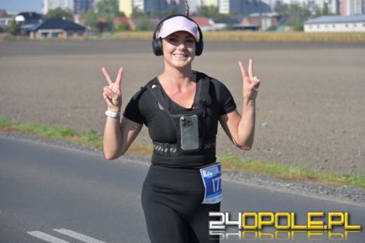 Ponad 1000 uczestników Półmaratonu Opole 2025 przebiegło ulicami Opola (WIDEO)