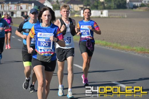 Ponad 1000 uczestników Półmaratonu Opole 2025 przebiegło ulicami Opola (WIDEO)