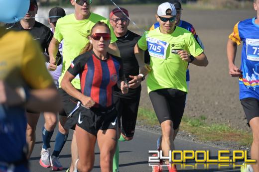 Ponad 1000 uczestników Półmaratonu Opole 2025 przebiegło ulicami Opola (WIDEO)