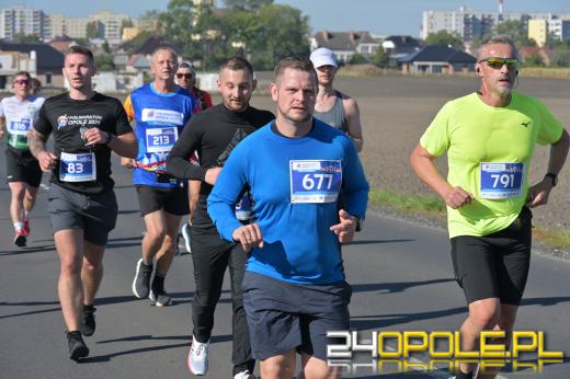 Ponad 1000 uczestników Półmaratonu Opole 2025 przebiegło ulicami Opola (WIDEO)