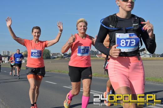Ponad 1000 uczestników Półmaratonu Opole 2025 przebiegło ulicami Opola (WIDEO)