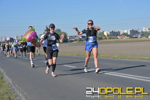 Ponad 1000 uczestników Półmaratonu Opole 2025 przebiegło ulicami Opola (WIDEO)