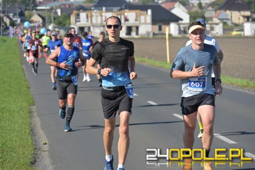 Ponad 1000 uczestników Półmaratonu Opole 2025 przebiegło ulicami Opola (WIDEO)
