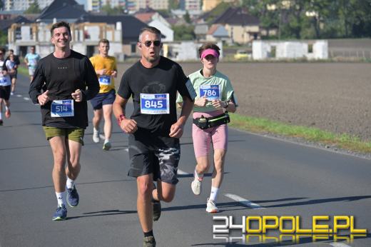 Ponad 1000 uczestników Półmaratonu Opole 2025 przebiegło ulicami Opola (WIDEO)