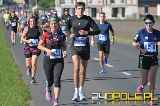 Ponad 1000 uczestników Półmaratonu Opole 2025 przebiegło ulicami Opola (WIDEO)