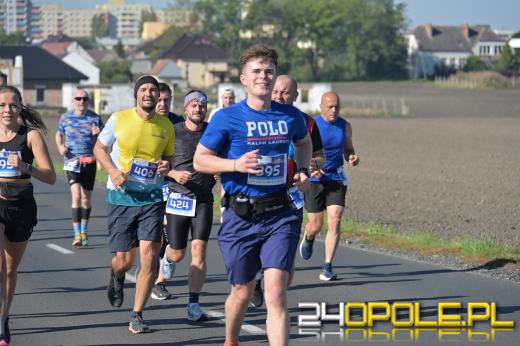 Ponad 1000 uczestników Półmaratonu Opole 2025 przebiegło ulicami Opola (WIDEO)