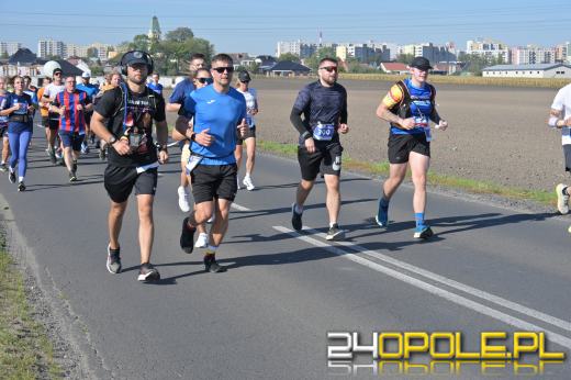 Ponad 1000 uczestników Półmaratonu Opole 2025 przebiegło ulicami Opola (WIDEO)