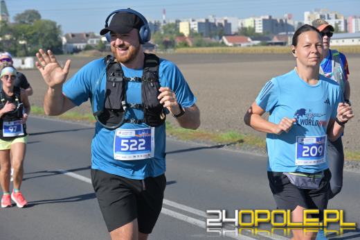 Ponad 1000 uczestników Półmaratonu Opole 2025 przebiegło ulicami Opola (WIDEO)