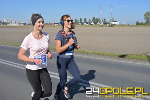 Ponad 1000 uczestników Półmaratonu Opole 2025 przebiegło ulicami Opola (WIDEO)