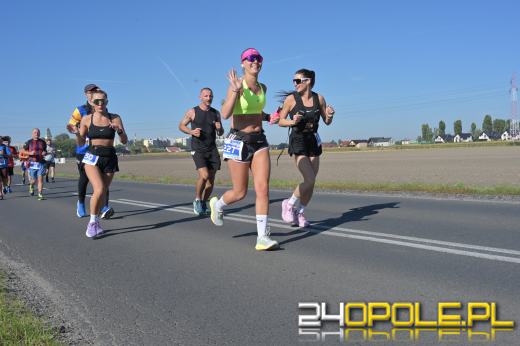 Ponad 1000 uczestników Półmaratonu Opole 2025 przebiegło ulicami Opola (WIDEO)