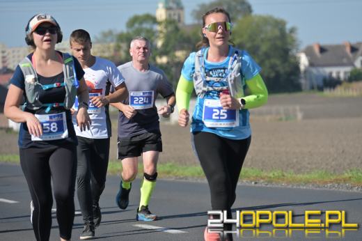 Ponad 1000 uczestników Półmaratonu Opole 2025 przebiegło ulicami Opola (WIDEO)