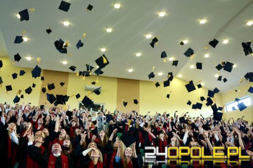 Uniwersytet Opolski: 140 nowych lekarzy zasili system ochrony zdrowia