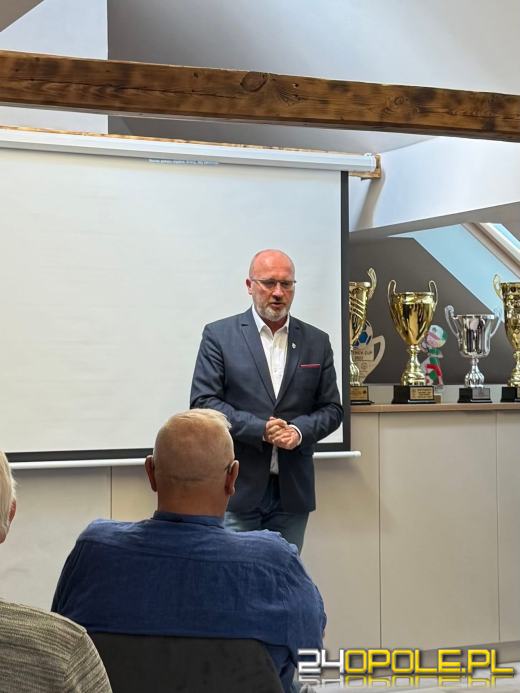 Kadra wspiera przyszłość futbolu. Hattrick Głuchołazy zyskał nową siedzibę