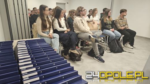 40 młodych lekarzy rozpoczęło staże w Uniwersyteckim Szpitalu Klinicznym w Opolu