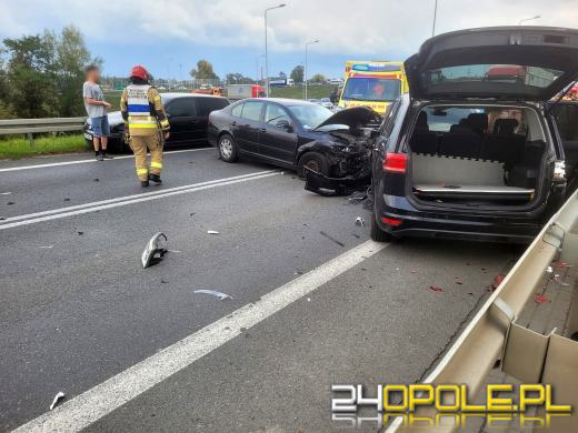 Zderzenie trzech samochodów na ul. Powstańców Warszawskich w Opolu