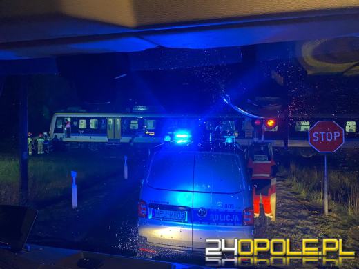 Zderzenie osobówki z pociągiem w Warmątowicach