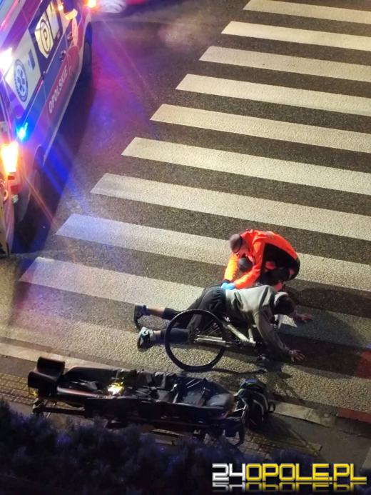 Dramatyczny upadek rowerzysty na Niemodlińskiej. 18-latek trafił do szpitala