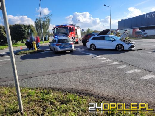 Zderzenie dwóch pojazdów na ul. Partyzanckiej w Opolu. Jedna osoba poszkodowana