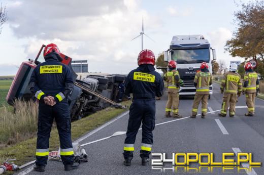 Cysterna z gazem przewróciła się między Kuniowem a Kluczborkiem