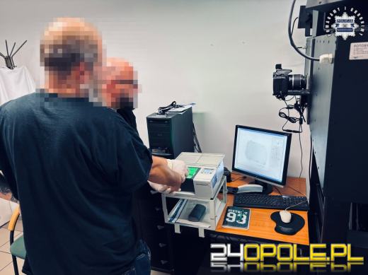 Poszukiwany wpadł z narkotykami. W mieszkaniu miał plantację (WIDEO)