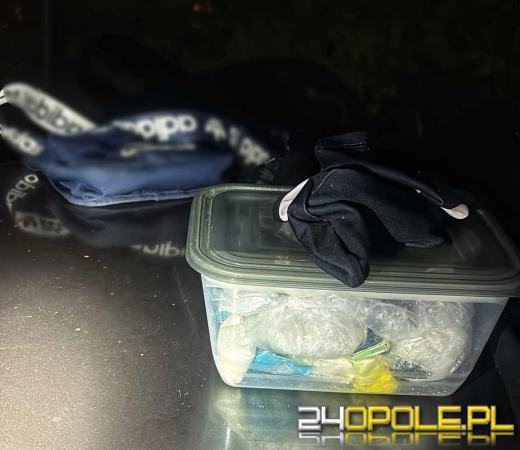 Pół kilograma narkotyków i broń - finał przeszukania 32-latka