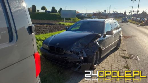 Zderzenie dwóch pojazdów na ulicy Oleskiej w Zawadzie